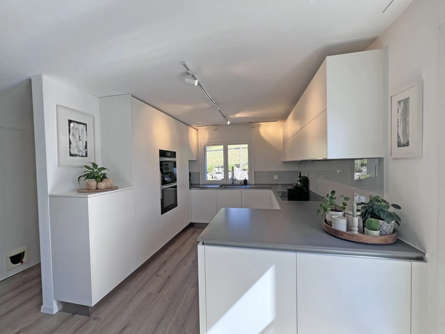 Charming Family Home in Anglikon - Photo 2 of 11