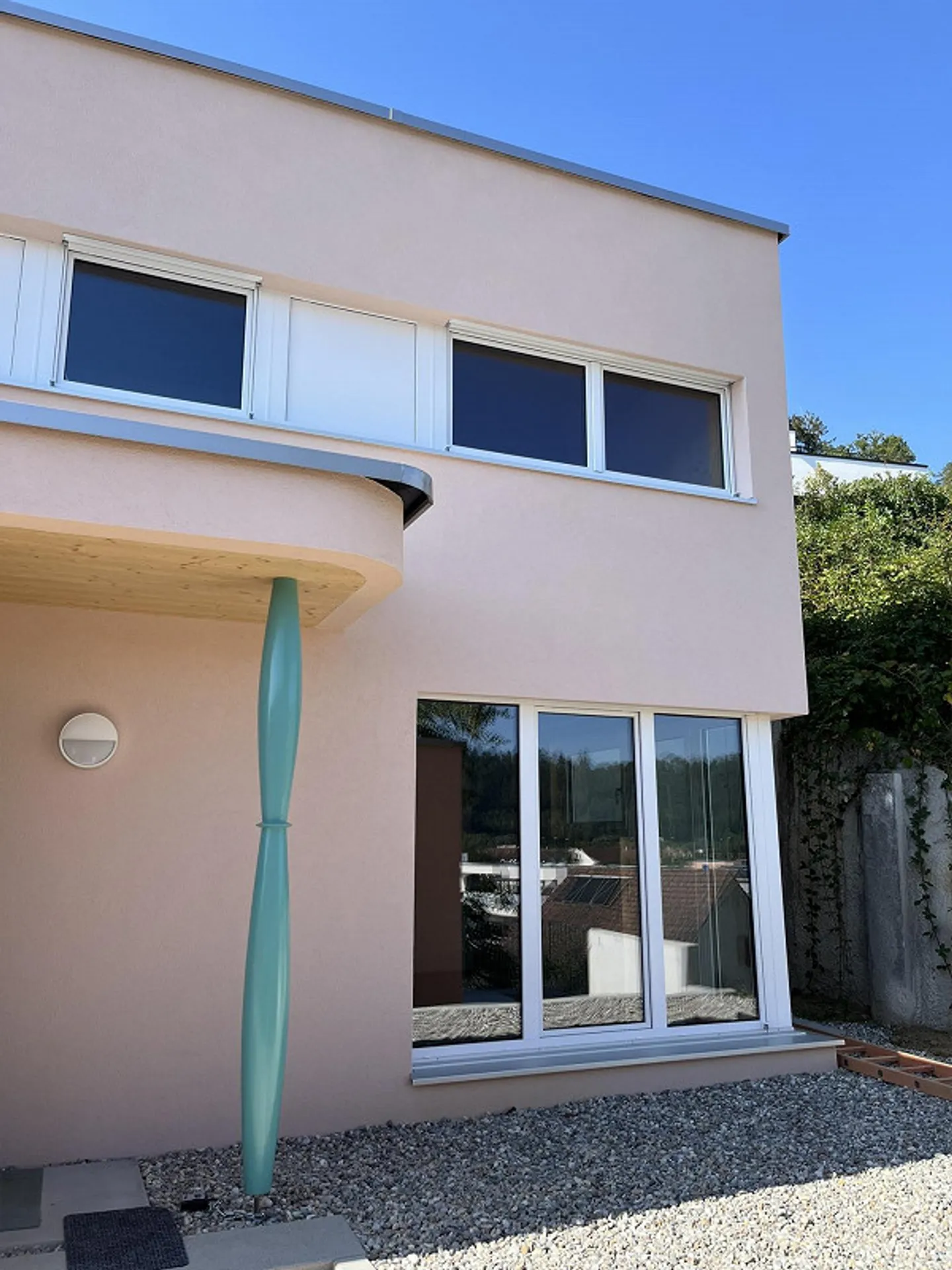 Nouvelle construction - vivre comme dans une maison individuelle - au cœur de Zwingen! - Photo 2 sur 16