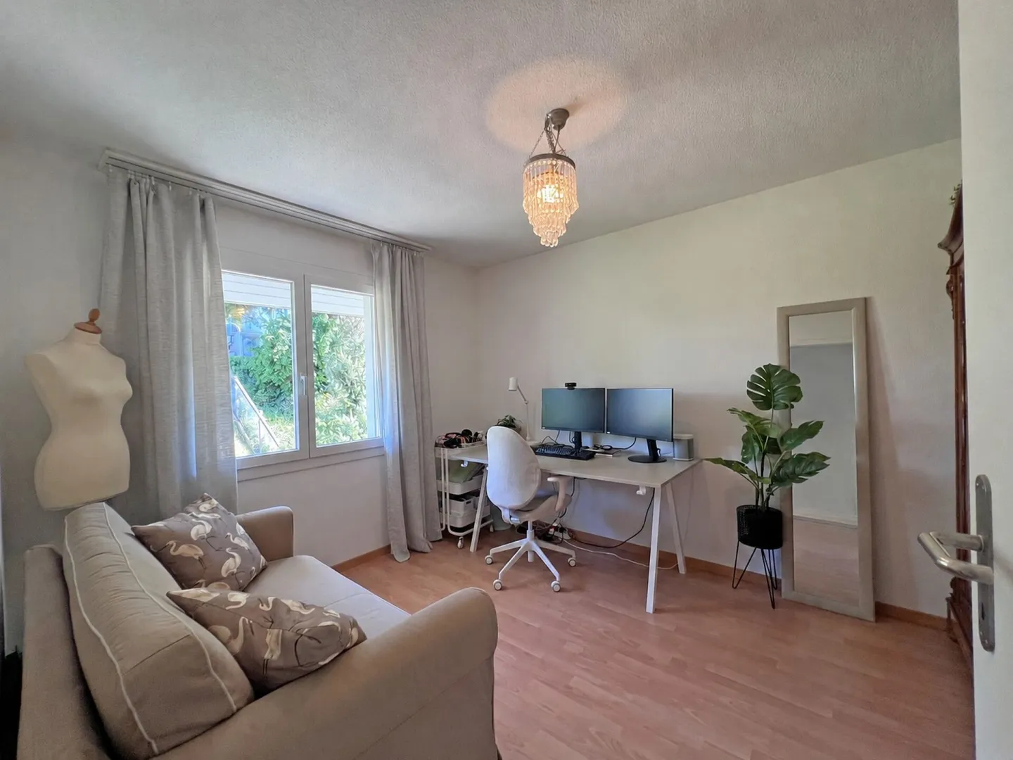 Charming Family Home in Anglikon - Photo 7 of 11