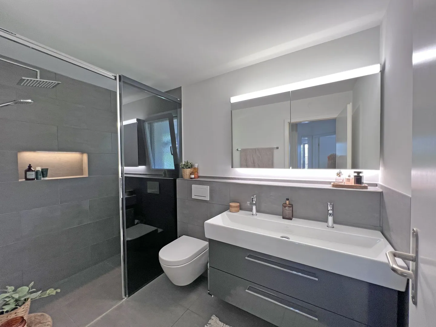 Charming Family Home in Anglikon - Photo 8 of 11