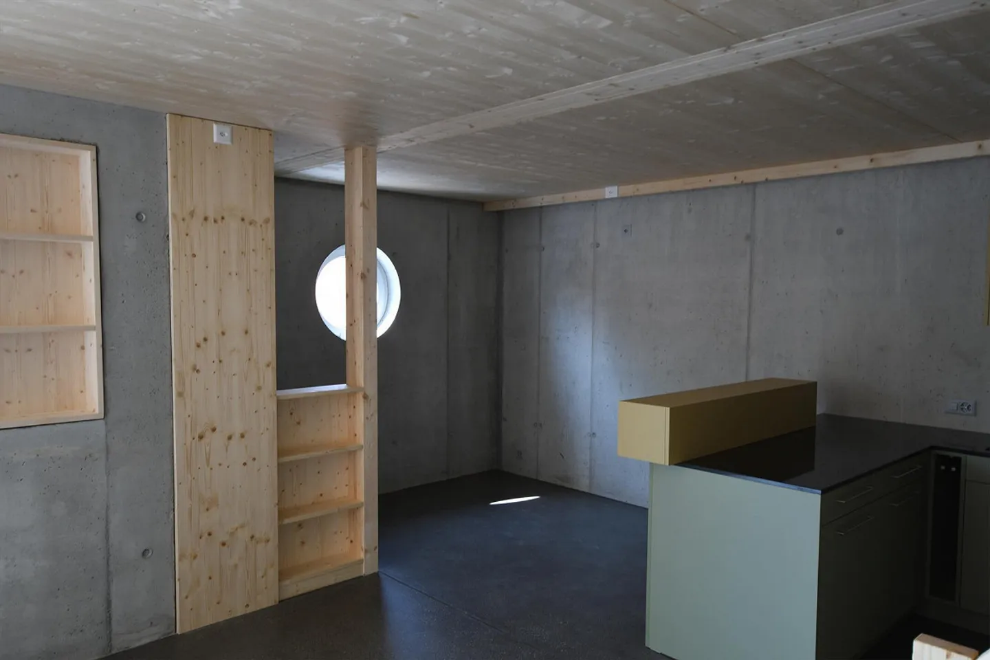 Nouvelle construction - vivre comme dans une maison individuelle - au cœur de Zwingen! - Photo 3 sur 16