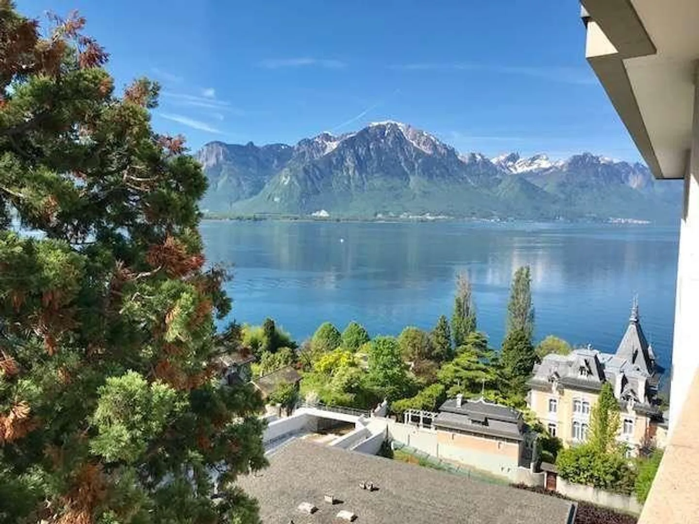 Bellissimo appartamento con magnifica vista sul lago - Foto 1 di 8