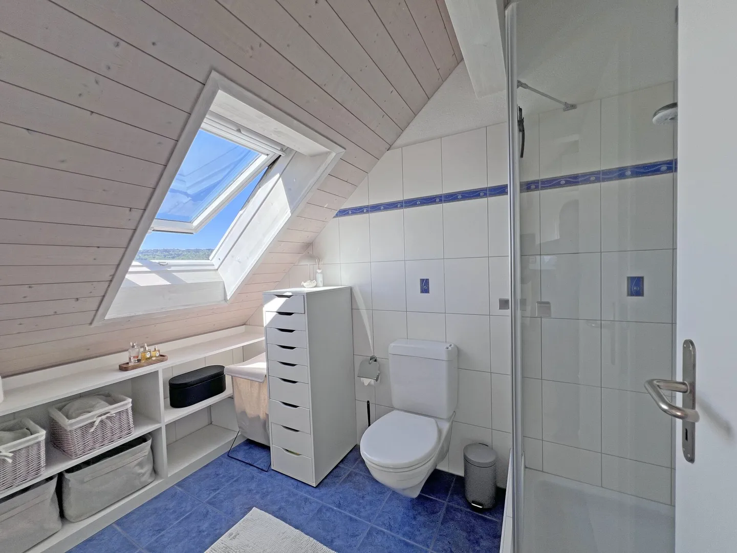 Charming Family Home in Anglikon - Photo 10 of 11