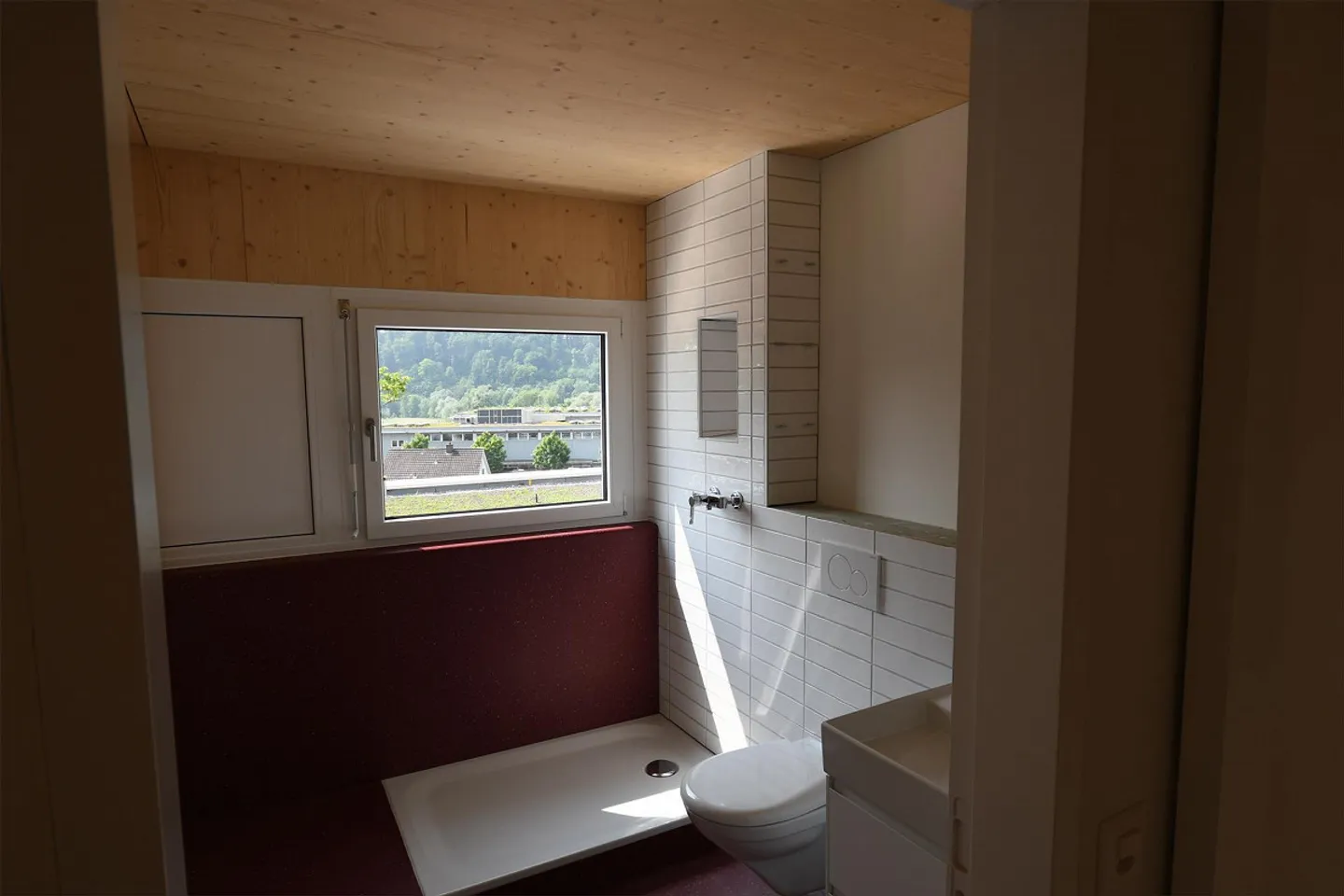 Nouvelle construction - vivre comme dans une maison individuelle - au cœur de Zwingen! - Photo 8 sur 16