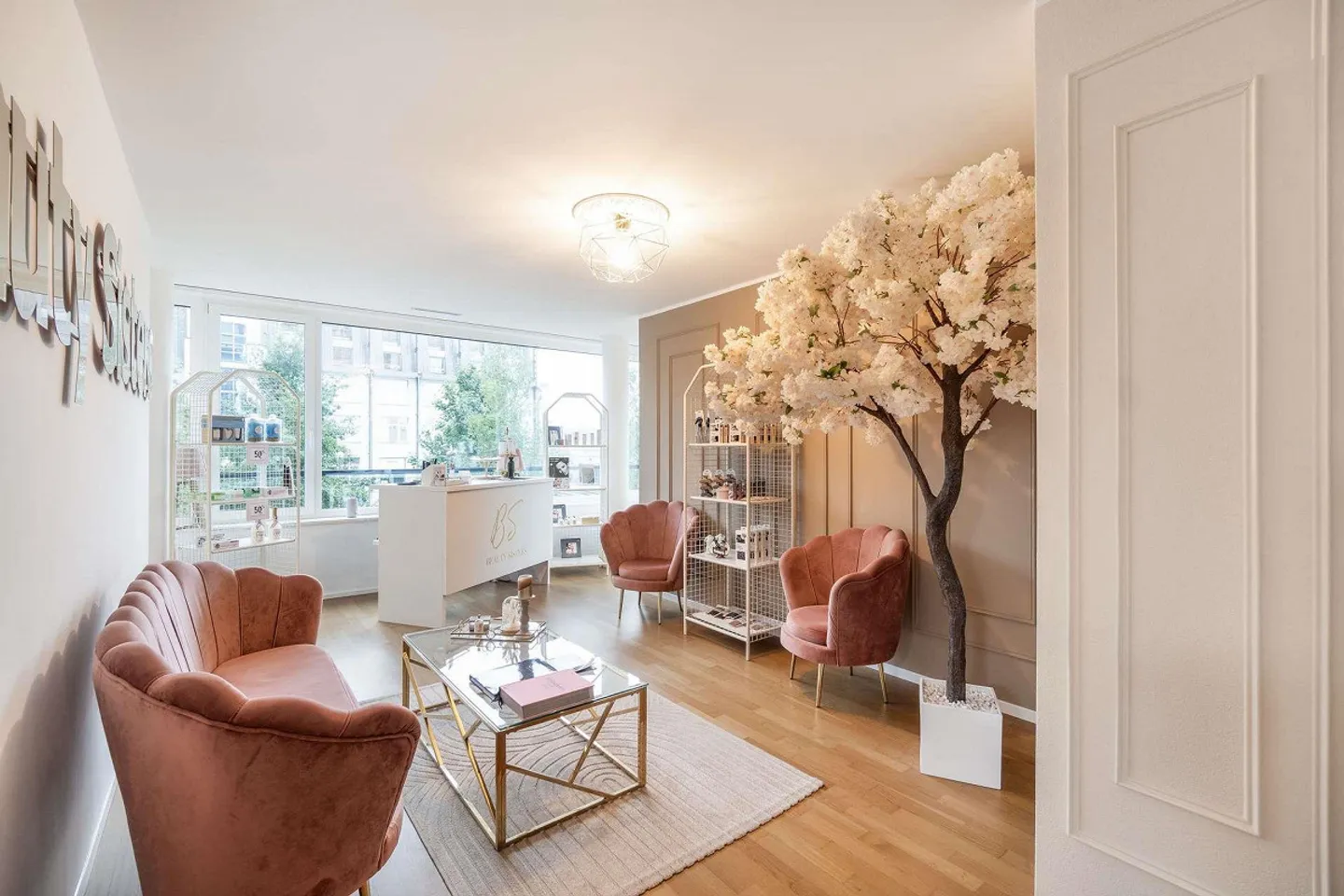 Espace commercial attrayant près du lac - Photo 2 sur 12