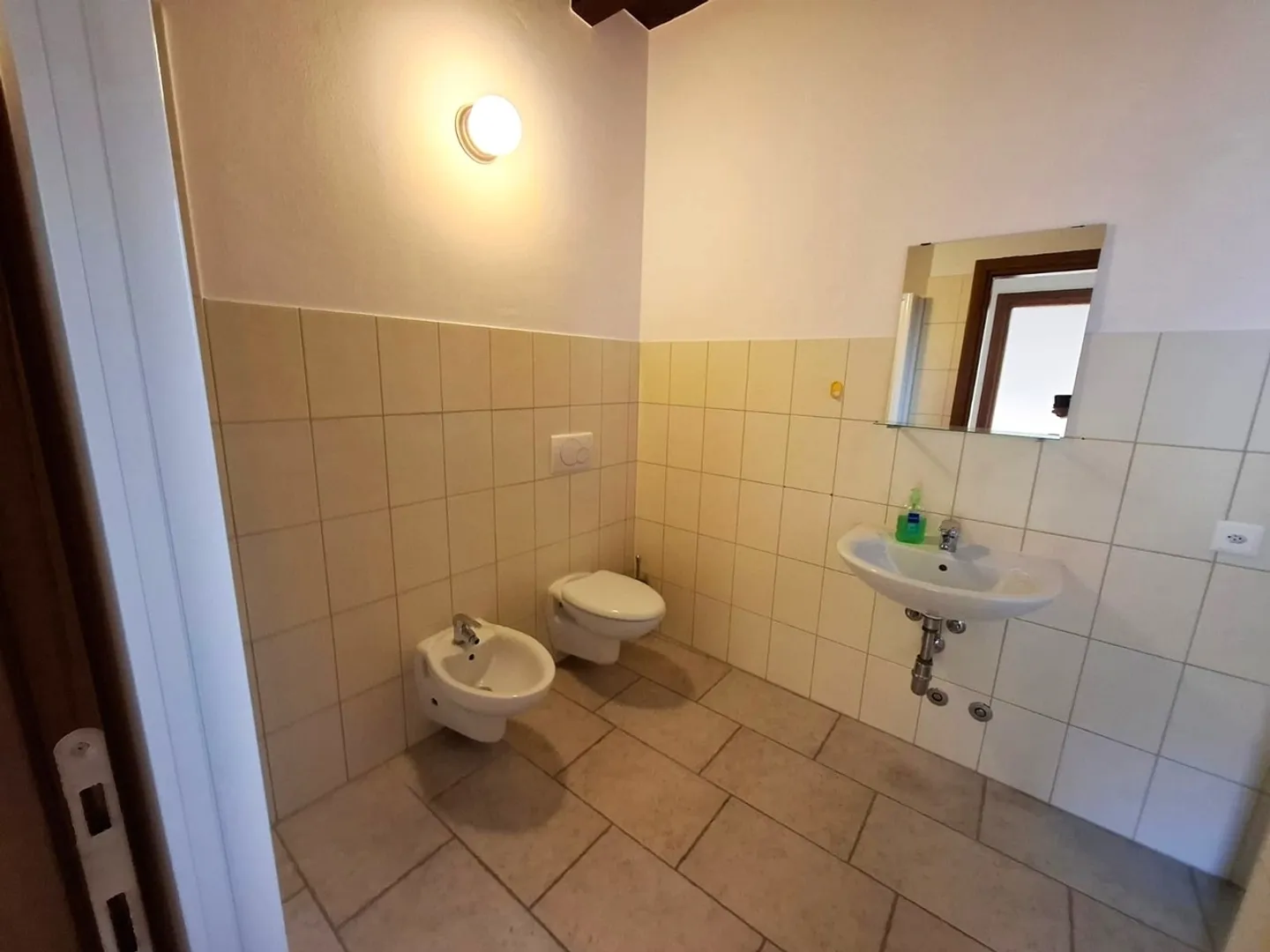 Vivre dans une cour historique à Chiasso, appartement de 5 pièces en position centrale - Photo 7 sur 12