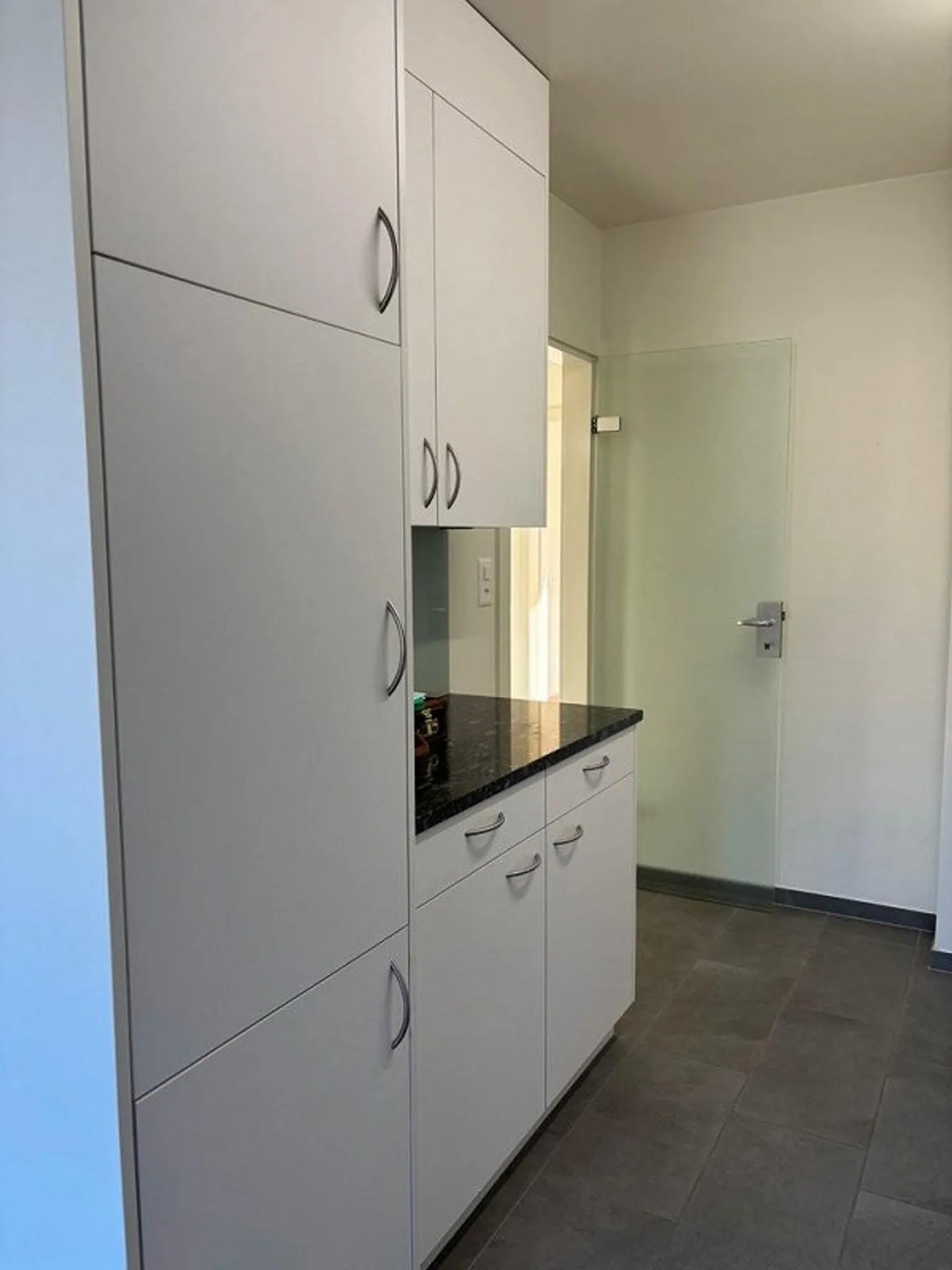 Appartement lumineux avec balcon donnant sur la verdure - Photo 3 sur 11