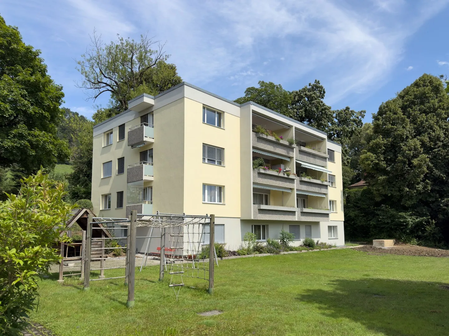 5-room condominium in a sunny and child-friendly residential area - Photo 1 of 32