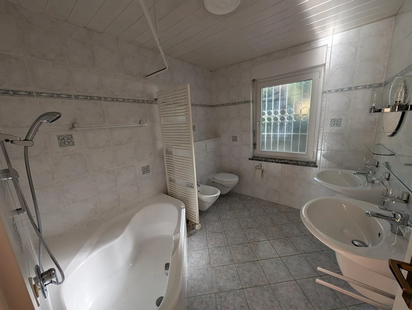 Luminoso appartamento di 4 stanze a Ruvigliana con vista sul lago - Foto 8 di 10