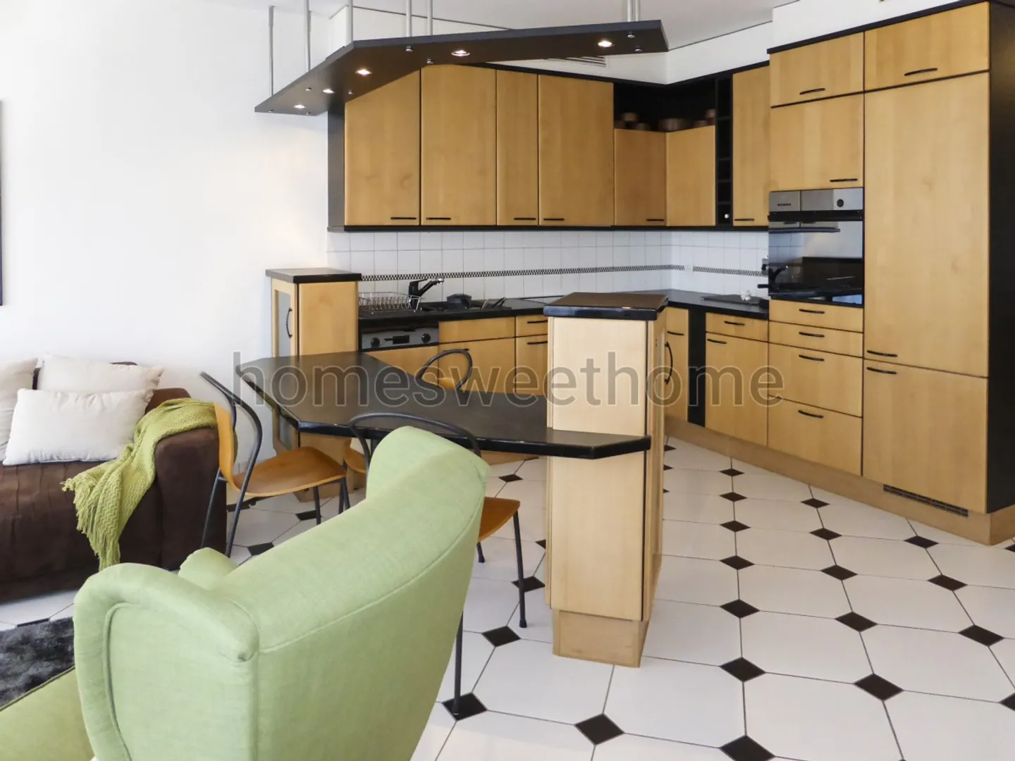 Furnished 1-room apartment - Photo 2 of 7