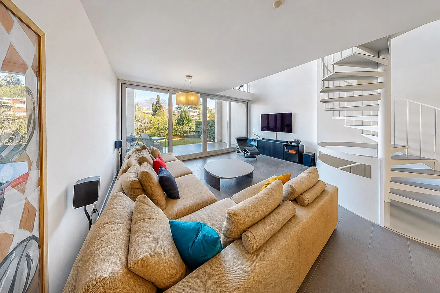 Spacieux triplex de 4,5 pièces avec jardin à Lugano - Photo 1 sur 11