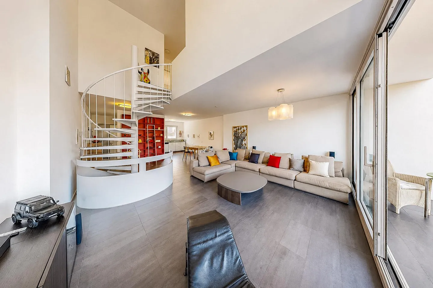 Spacieux triplex de 4,5 pièces avec jardin à Lugano - Photo 2 sur 11