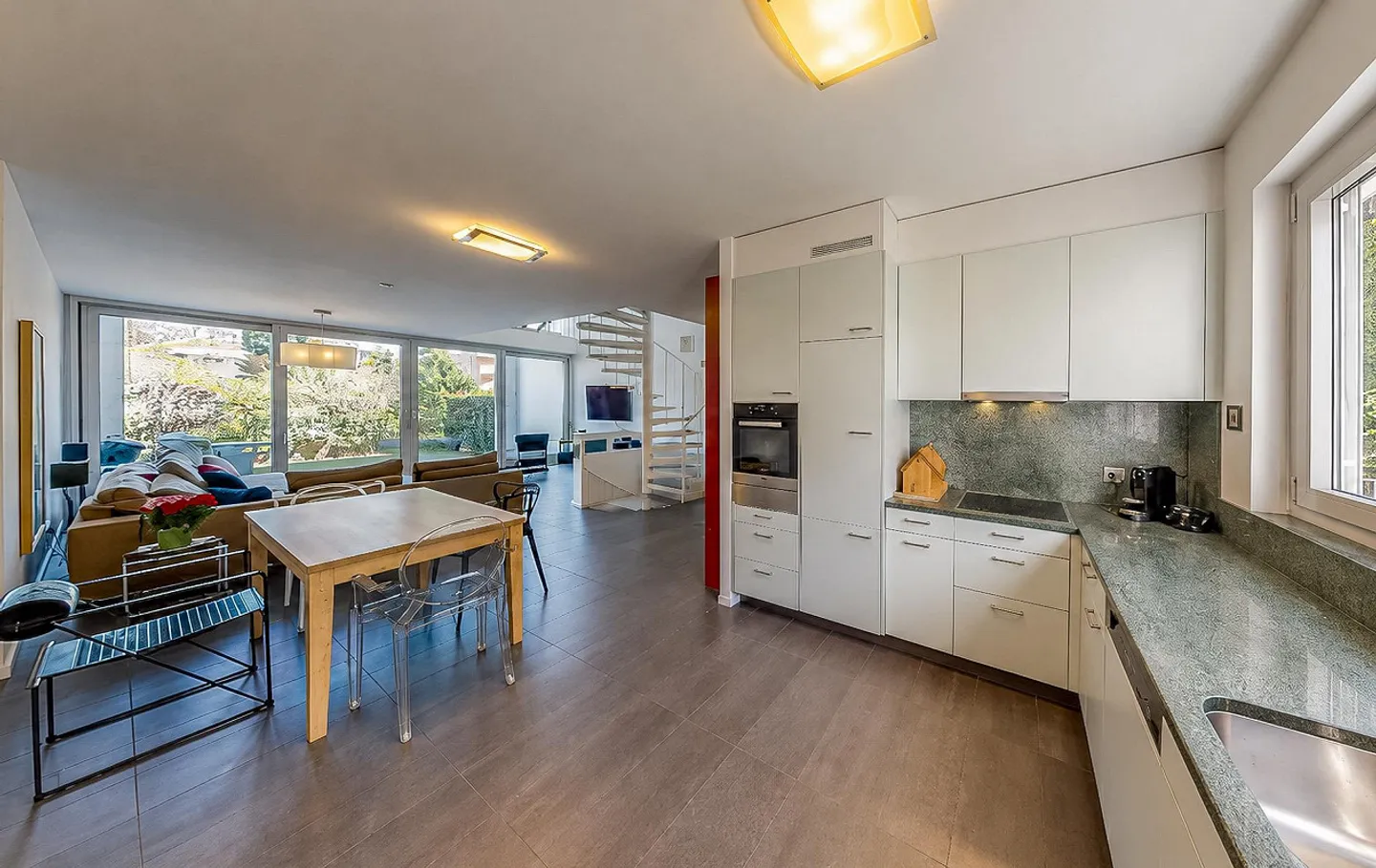 Spacieux triplex de 4,5 pièces avec jardin à Lugano - Photo 3 sur 11