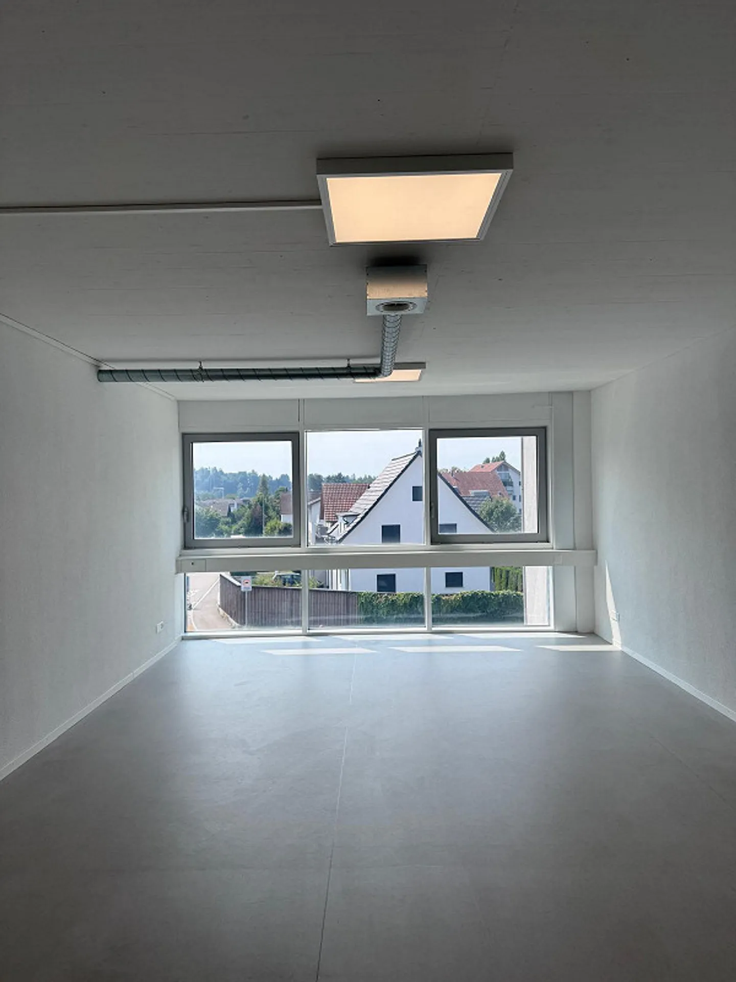 Modern, flexible office spaces in the midst of the action - Photo 3 of 8