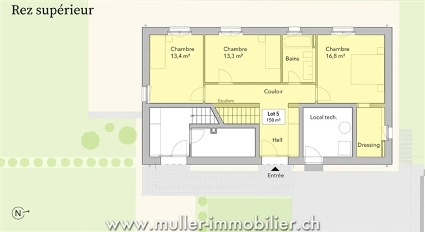 Detached Double Villa with Large Garden - Photo 3 of 13