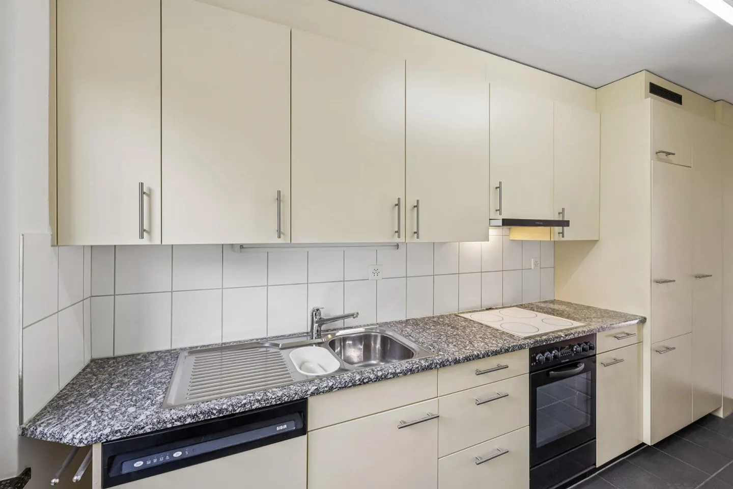 Appartement 3.5 pièces avec balcon ensoleillé dans un emplacement calme - Photo 3 sur 7