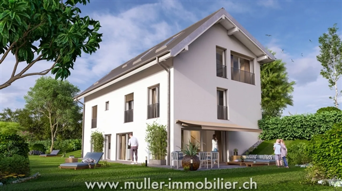 Detached Double Villa with Large Garden - Photo 2 of 13