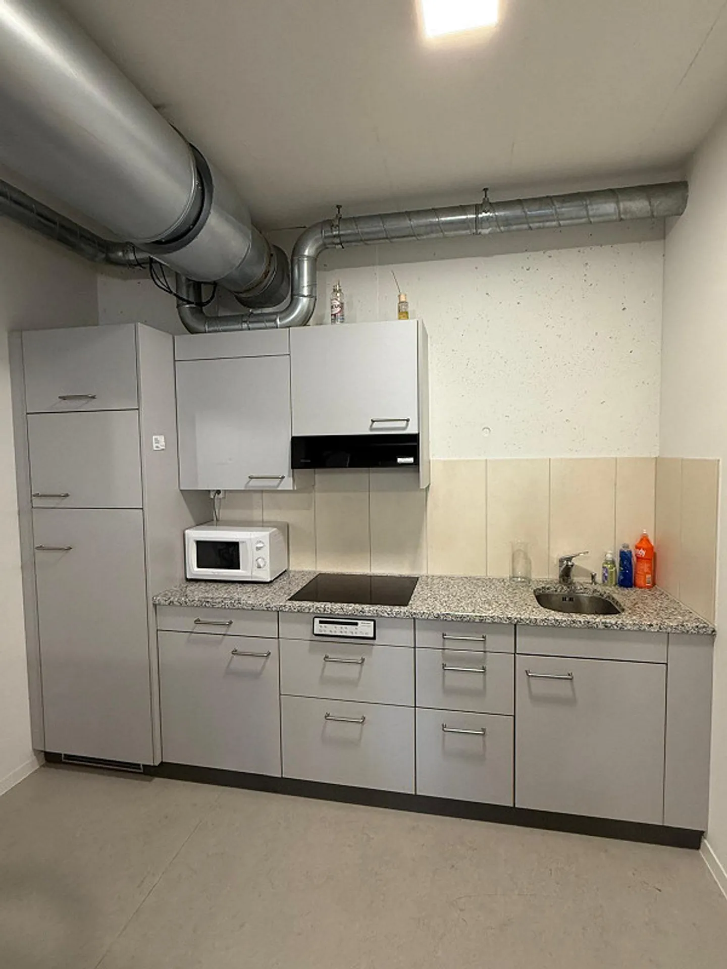 Modern, flexible office spaces in the midst of the action - Photo 8 of 8