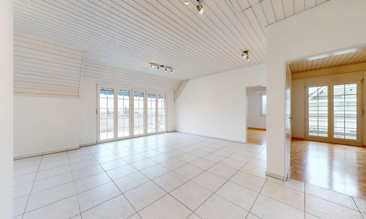 Appartamento attico di 3,5 locali soleggiato con vista panoramica - Foto 4 di 11