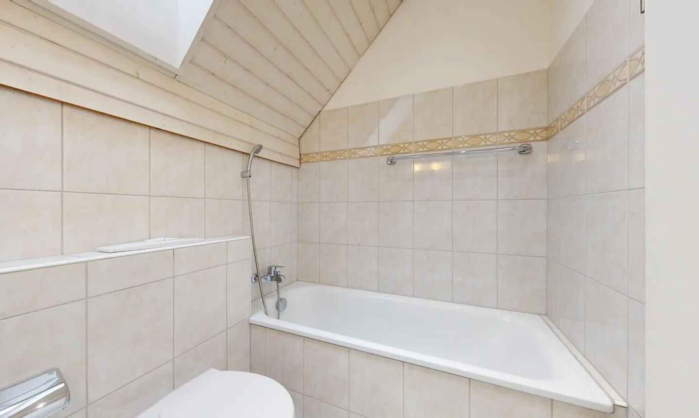 Appartamento attico di 3,5 locali soleggiato con vista panoramica - Foto 9 di 11