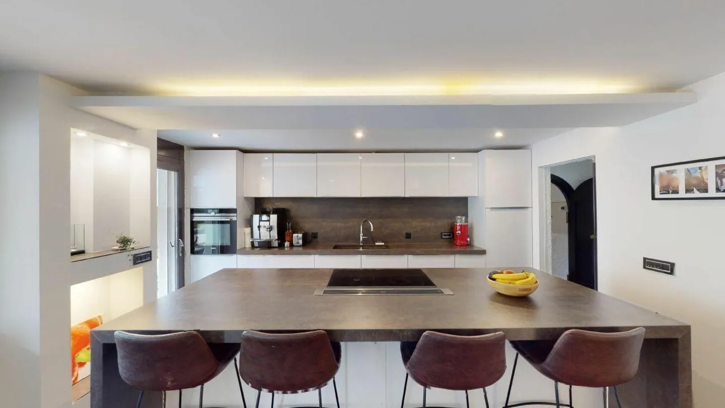 Beautiful villa in Silenen with stunning living room - Photo 5 of 13