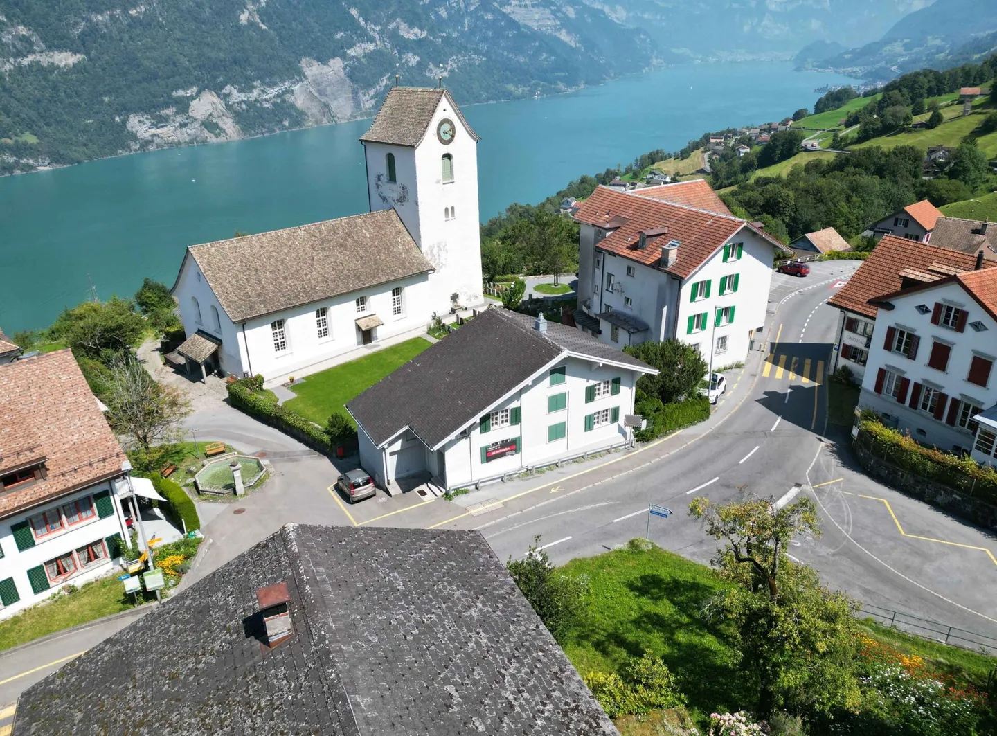 Casa unifamiliare indipendente con vista mozzafiato sul lago Walensee a Obstalden GL - Foto 2 di 24