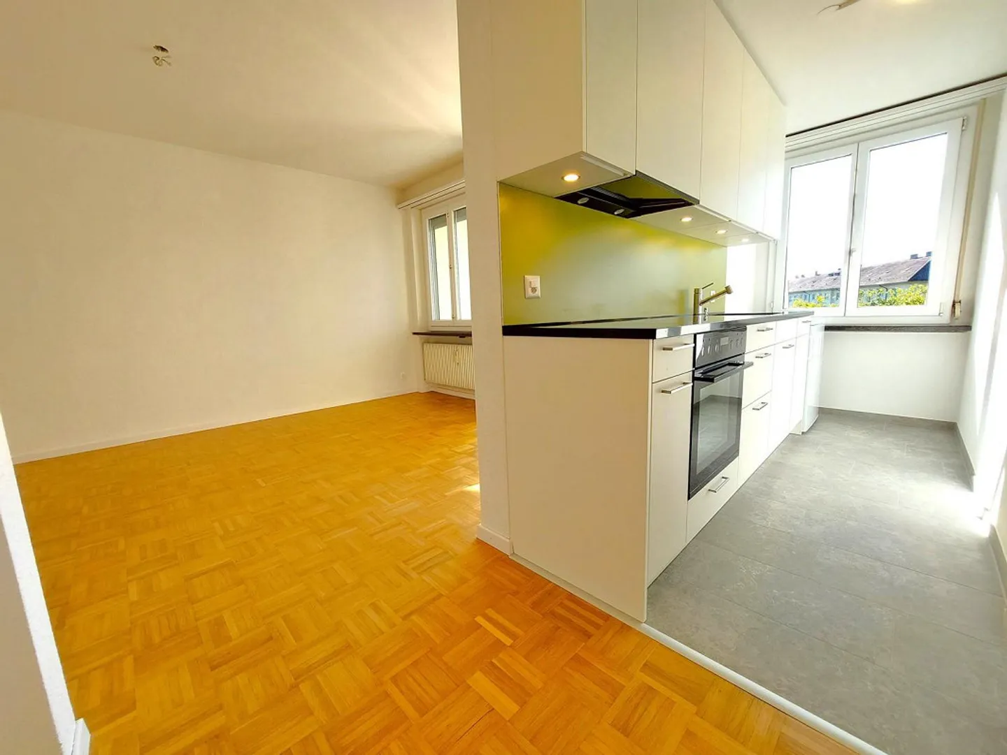 Appartement 2 pièces fraîchement rénové avec balcon - Photo 1 sur 8