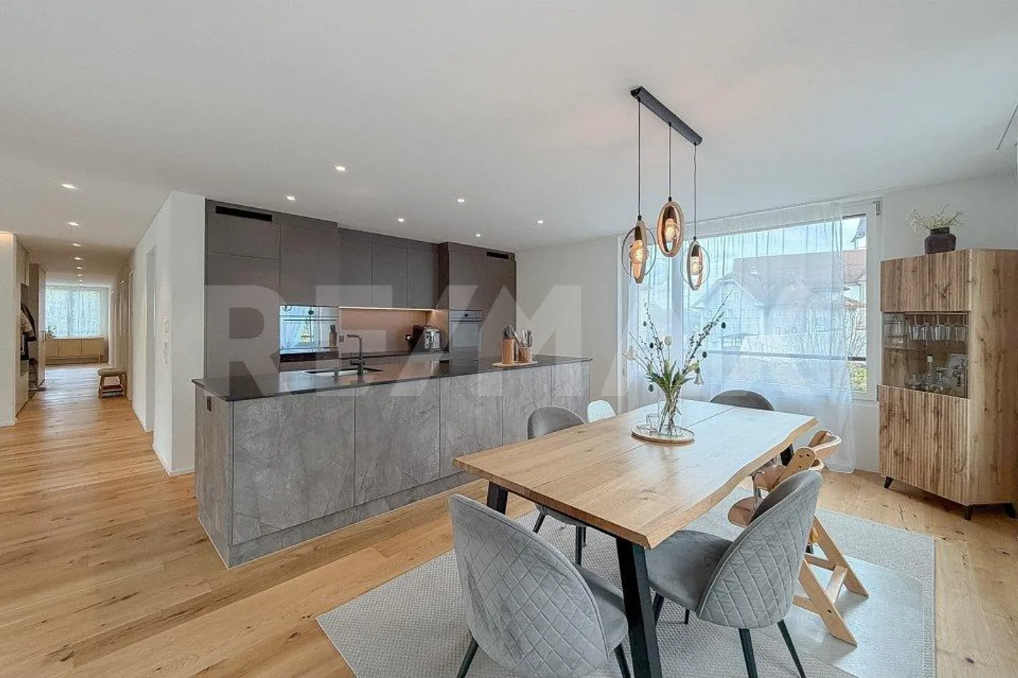 Luxurious 5½-room apartment with spaciousness and ownership quality - Photo 1 of 13