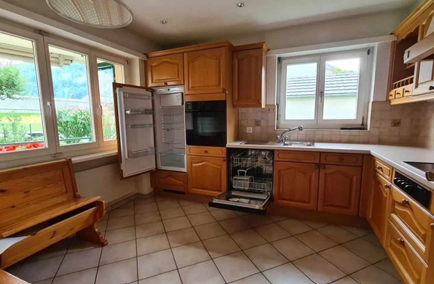 4.5 Room Apartment in a Quiet, Central Location - Photo 7 of 13