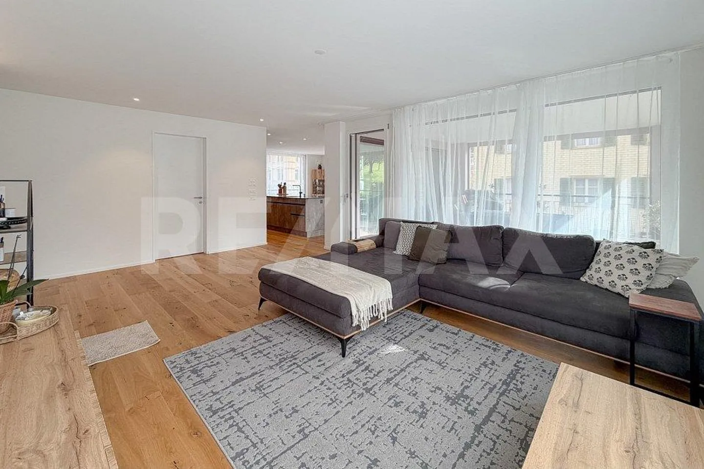 Luxurious 5½-room apartment with spaciousness and ownership quality - Photo 3 of 13