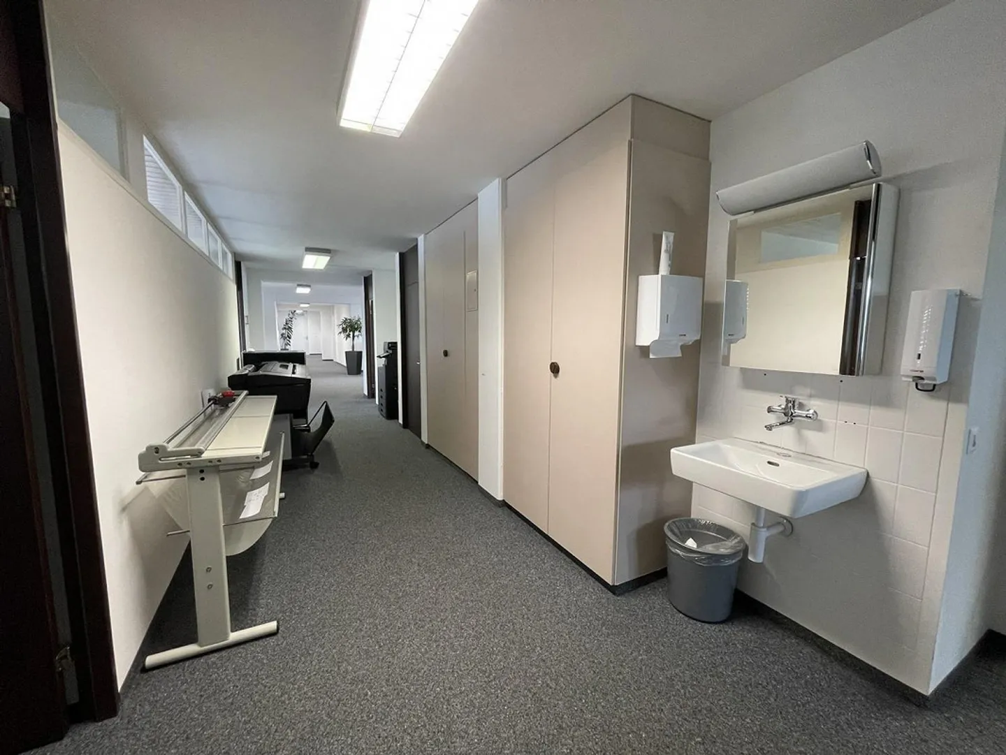 Ampie superfici per uffici con magazzino in affitto - Foto 3 di 4