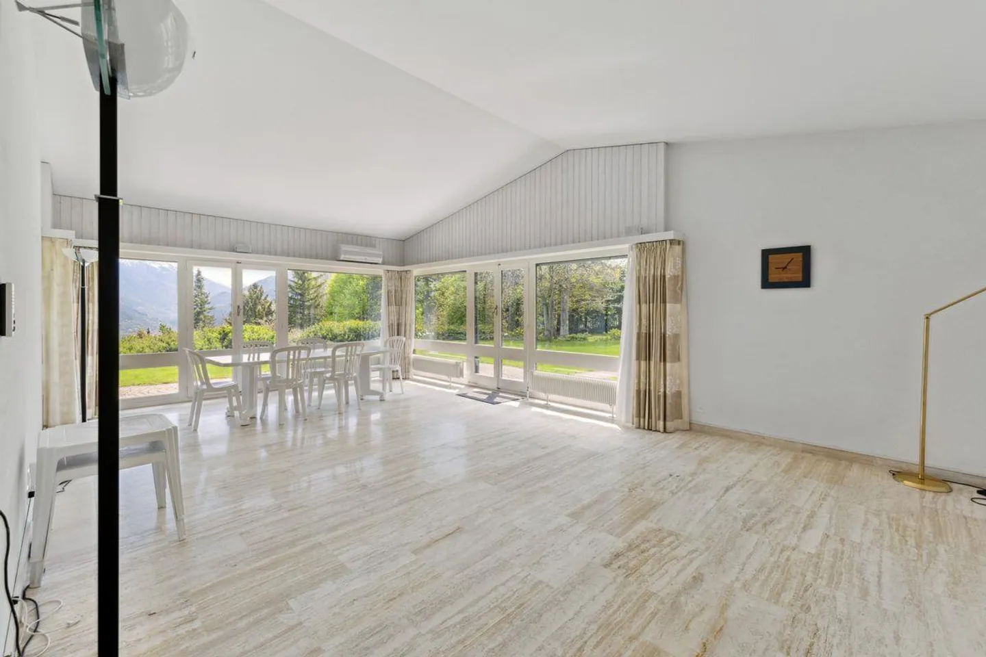 Chalet for sale - Photo 2 of 13