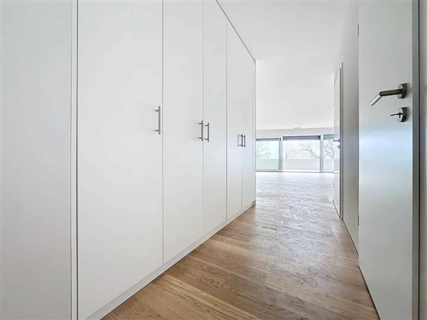 Nuovo appartamento di 3,5 stanze con terrazza coperta e vista sul giardino e sul lago - Foto 4 di 13