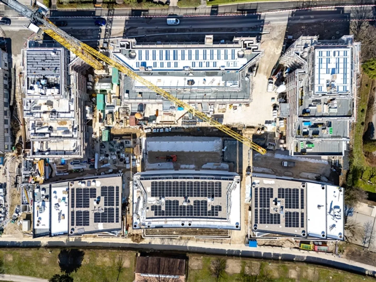 Nuovo appartamento di 3,5 stanze con terrazza coperta e vista sul giardino e sul lago - Foto 11 di 13