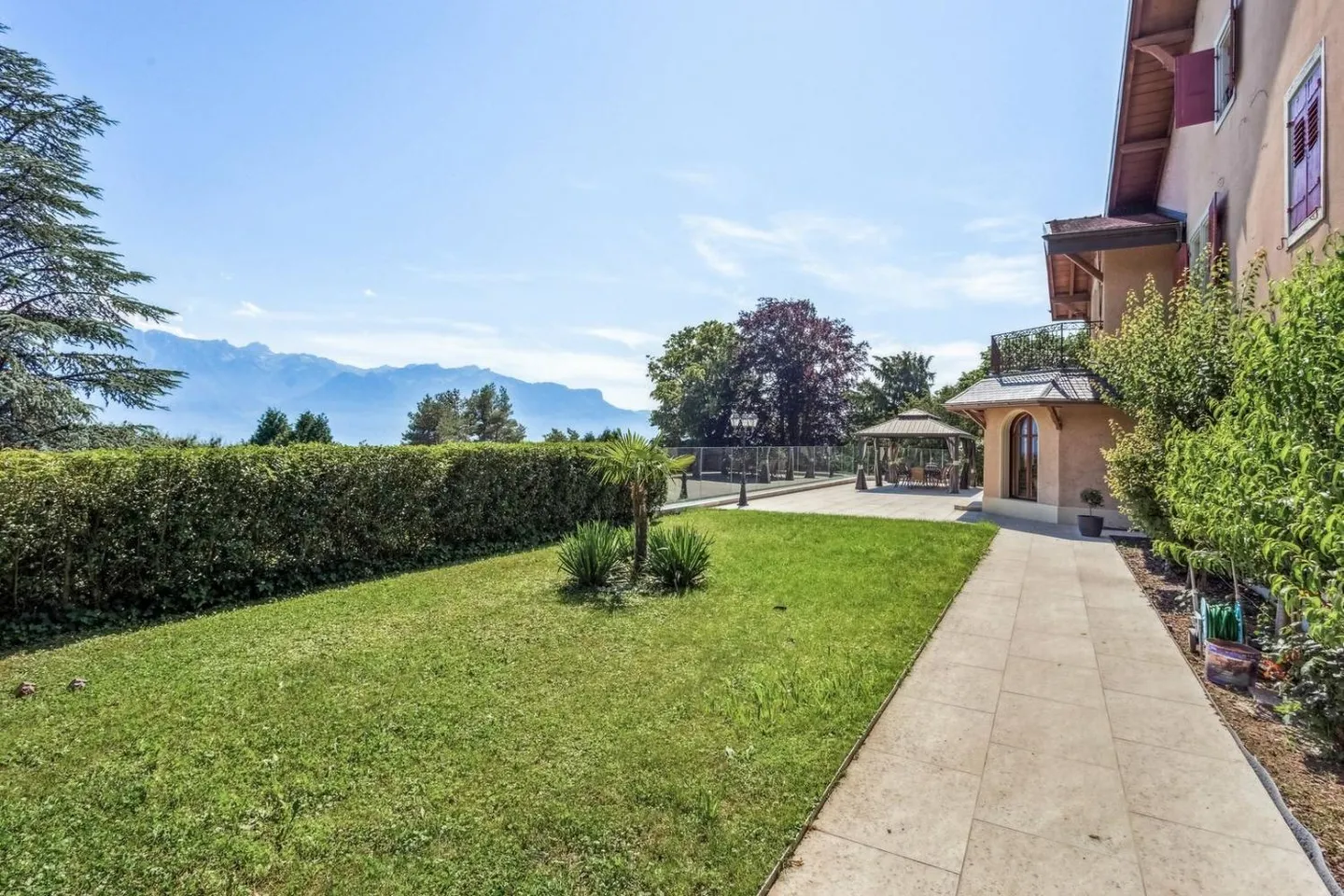 Charmante Villa in Jongny - Foto 2 von 13