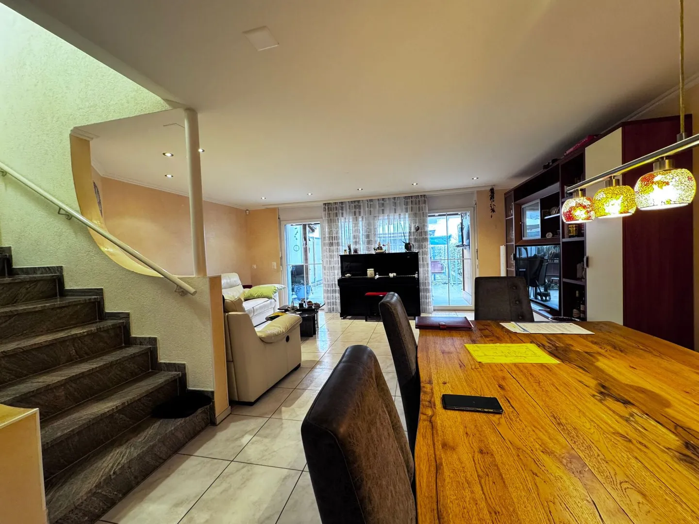 Casa a schiera di 4,5 stanze ben tenuta con giardino, area salotto e forno per pizza - incl. 1 posto auto in garage e 1 posto auto esterno - Foto 6 di 31