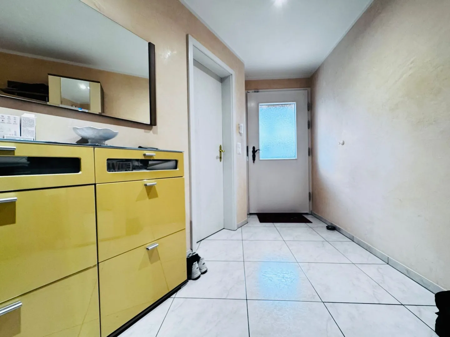 Casa a schiera di 4,5 stanze ben tenuta con giardino, area salotto e forno per pizza - incl. 1 posto auto in garage e 1 posto auto esterno - Foto 8 di 31