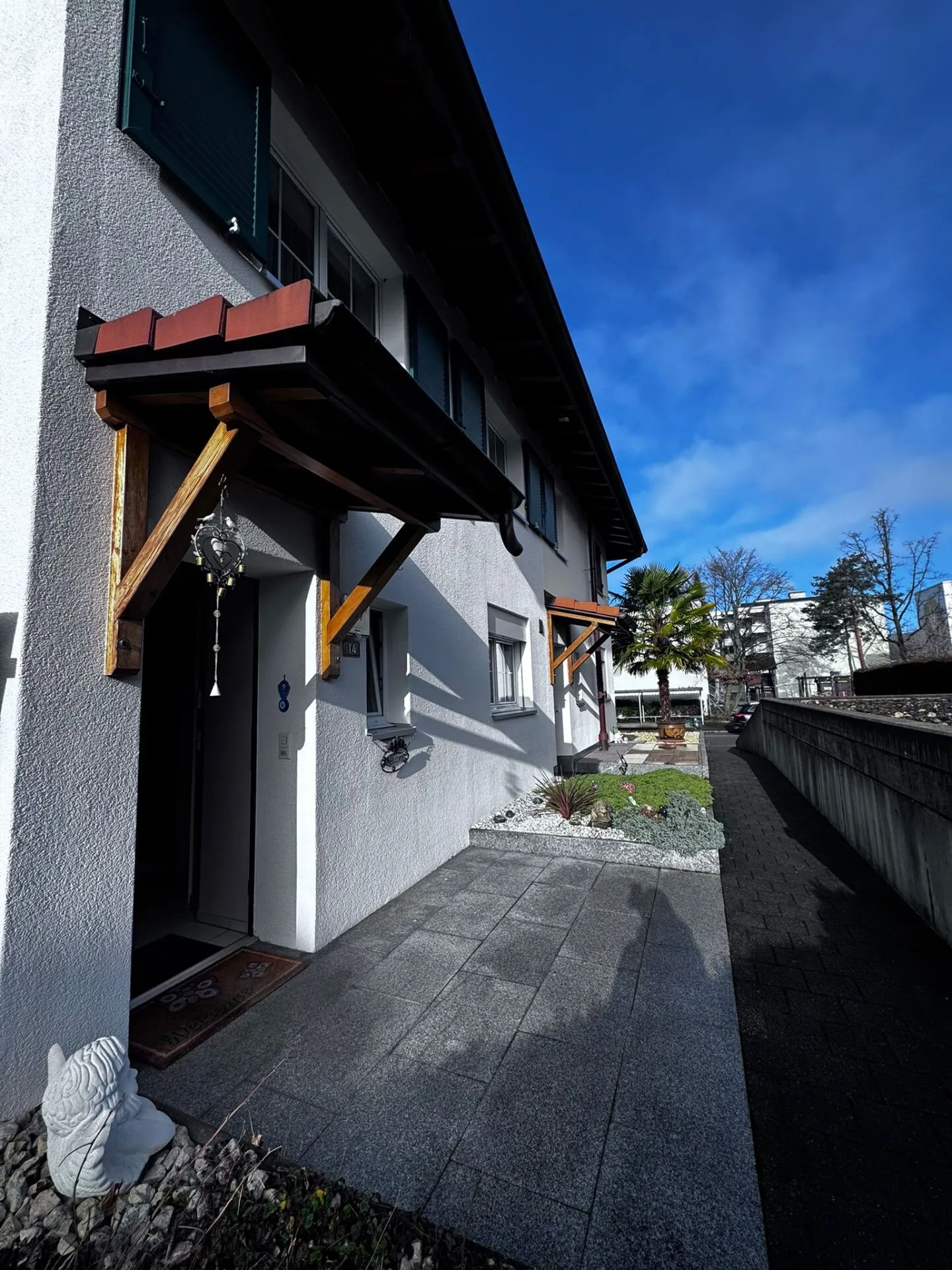 Casa a schiera di 4,5 stanze ben tenuta con giardino, area salotto e forno per pizza - incl. 1 posto auto in garage e 1 posto auto esterno - Foto 9 di 31