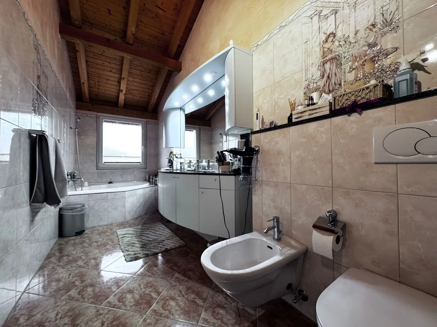 Casa a schiera di 4,5 stanze ben tenuta con giardino, area salotto e forno per pizza - incl. 1 posto auto in garage e 1 posto auto esterno - Foto 4 di 31