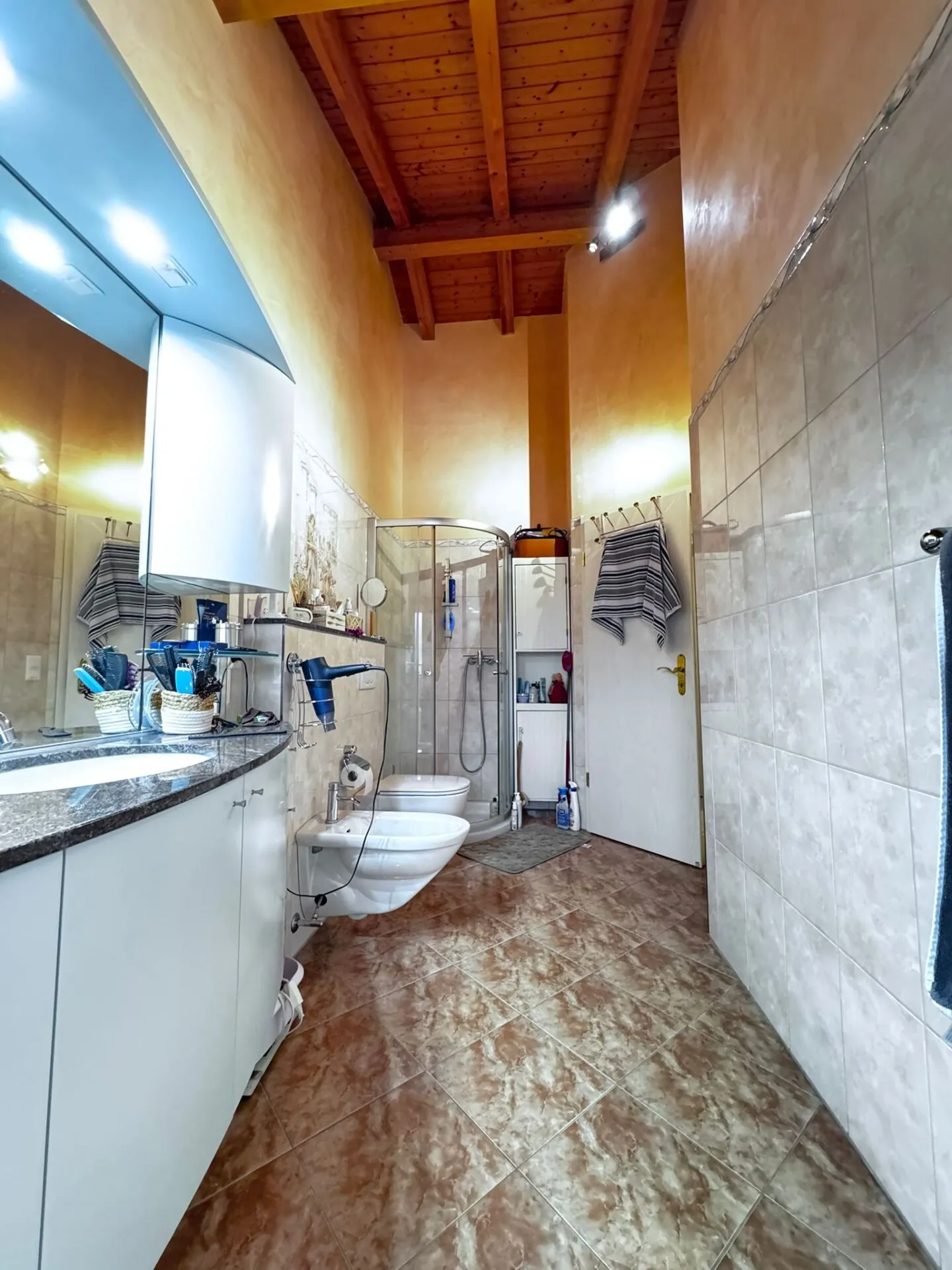 Casa a schiera di 4,5 stanze ben tenuta con giardino, area salotto e forno per pizza - incl. 1 posto auto in garage e 1 posto auto esterno - Foto 15 di 31