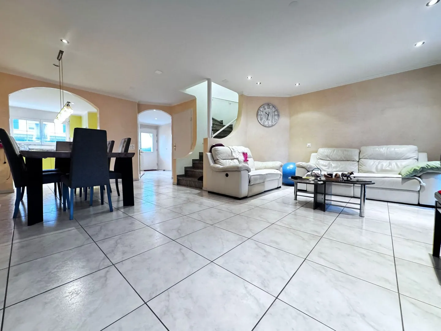 Casa a schiera di 4,5 stanze ben tenuta con giardino, area salotto e forno per pizza - incl. 1 posto auto in garage e 1 posto auto esterno - Foto 23 di 31