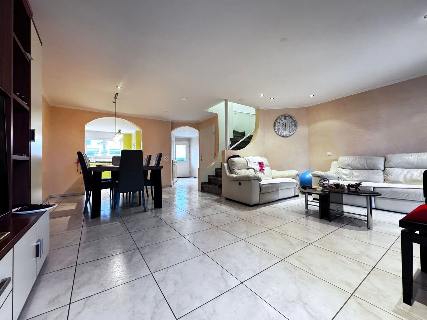 Casa a schiera di 4,5 stanze ben tenuta con giardino, area salotto e forno per pizza - incl. 1 posto auto in garage e 1 posto auto esterno - Foto 24 di 31