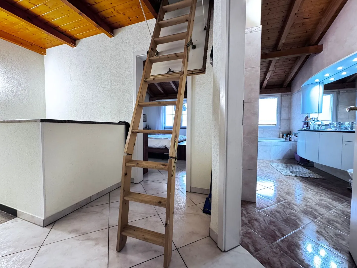 Casa a schiera di 4,5 stanze ben tenuta con giardino, area salotto e forno per pizza - incl. 1 posto auto in garage e 1 posto auto esterno - Foto 31 di 31