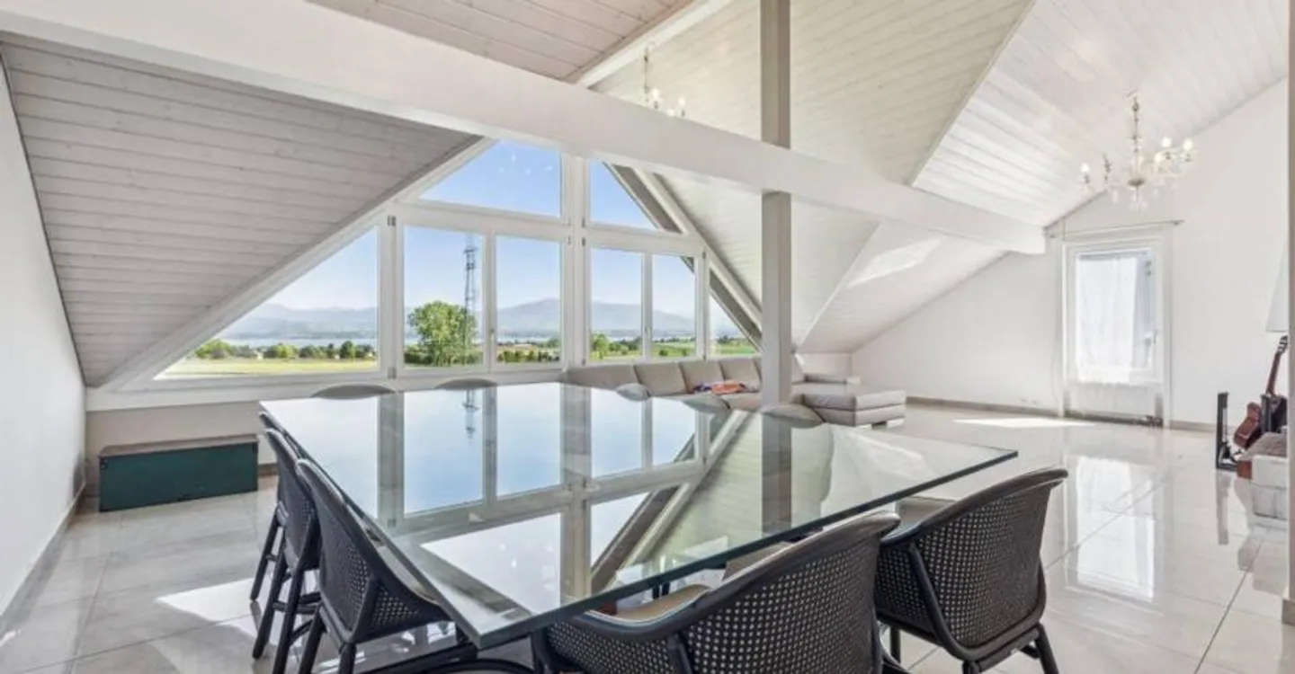 EXKLUSIVITÄT Außergewöhnliche Villa mit Seeblick nur wenige Schritte von der internationalen Schule entfernt - Foto 2 von 13
