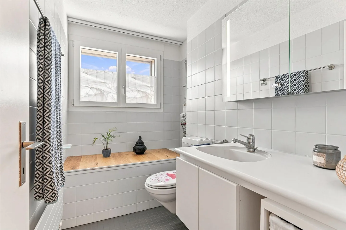 Modern, bright apartment with large hobby room - Photo 8 of 12