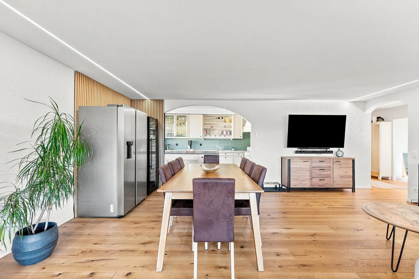 Modern, bright apartment with large hobby room - Photo 1 of 12