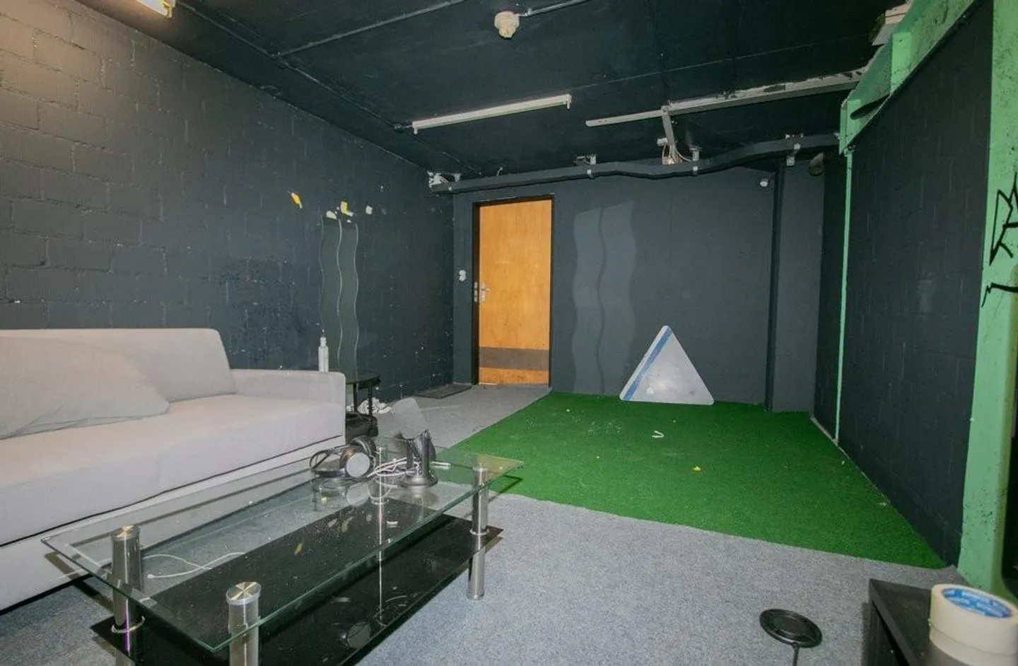 Flexible warehouse or office for rent in St. Gallen East - Photo 2 of 3