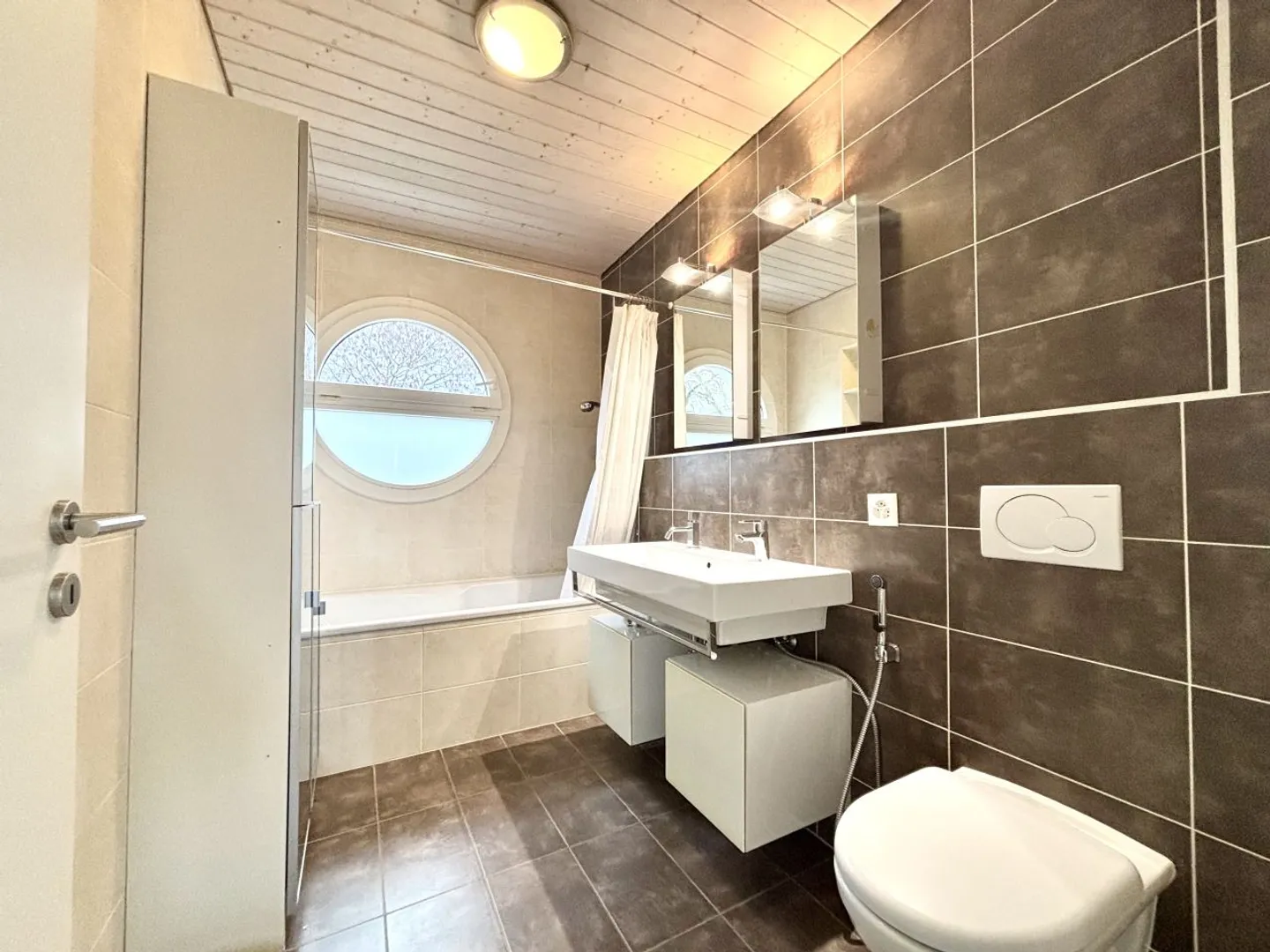 Prachtvolle Familienvilla mit Pool - Foto 11 von 13