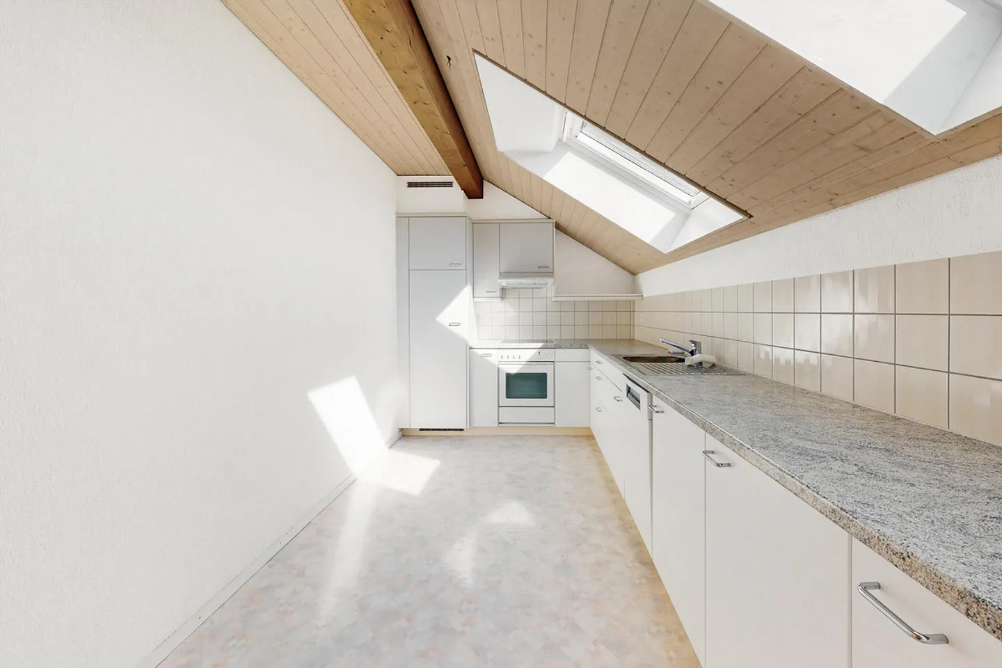 Large, bright apartment wanted? 2.5-room apartment in Steffisburg - Photo 6 of 8