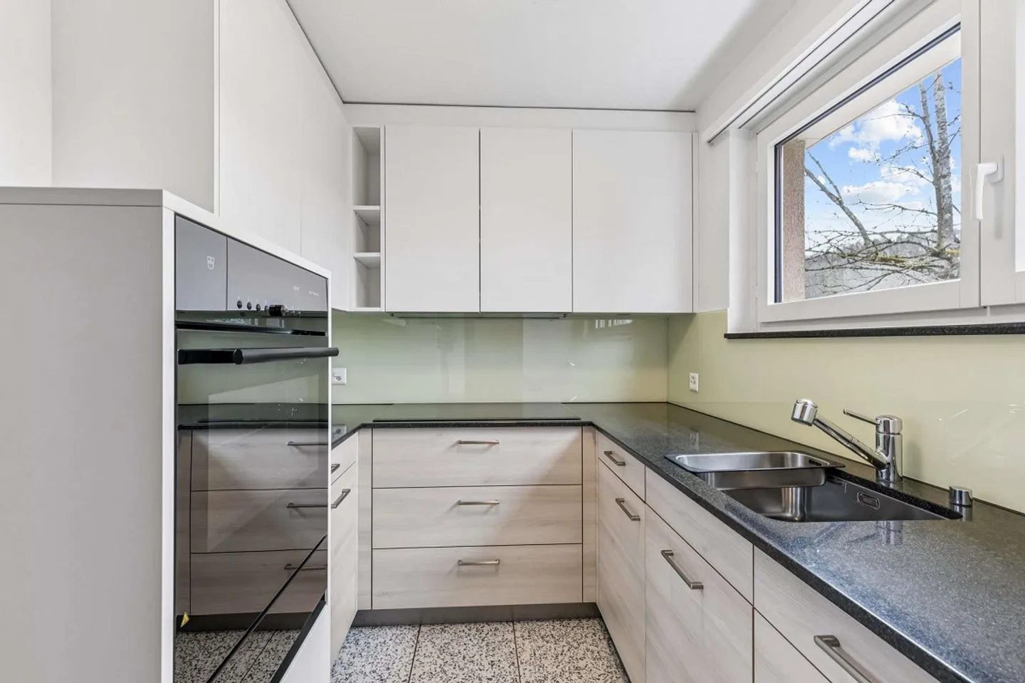 Appartement en copropriété de 4,5 pièces dans un quartier familial - Photo 3 sur 11